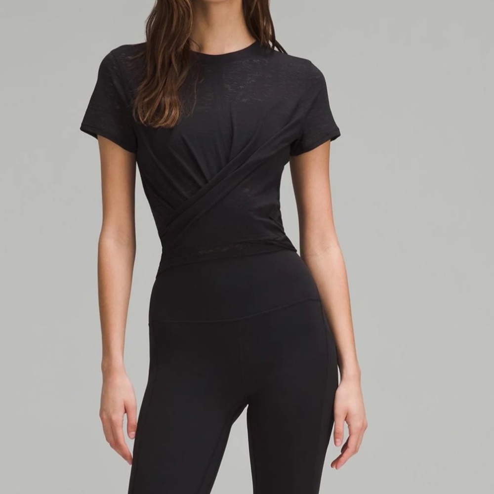 Lululemon Tie-Waist Breathable Short Sleeve (Size 4) in Black